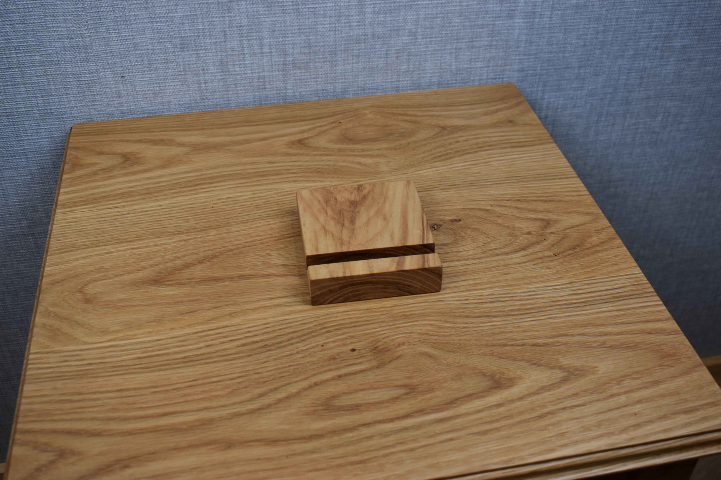 Ash Tablet Stand