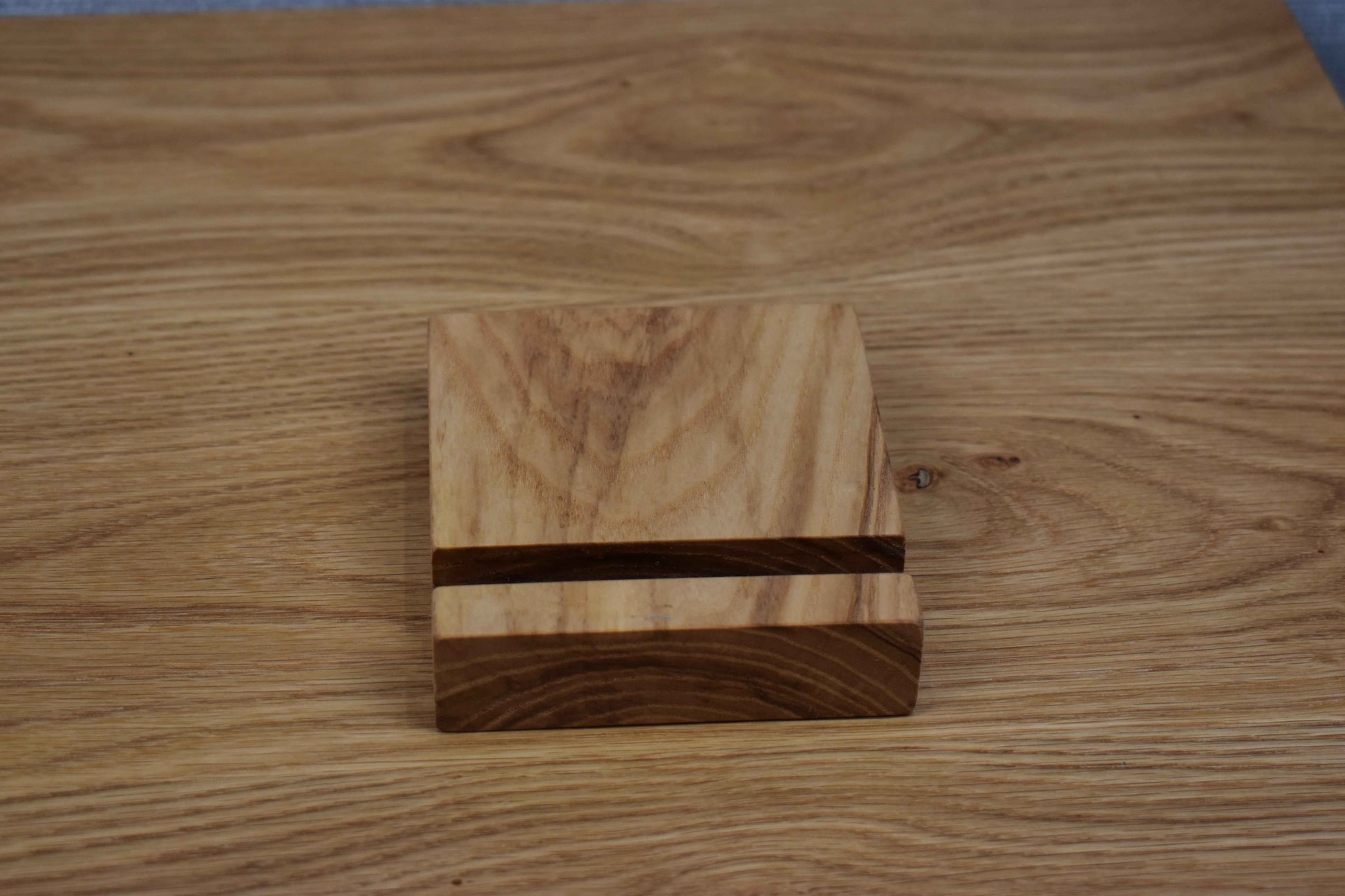 Ash Tablet Stand