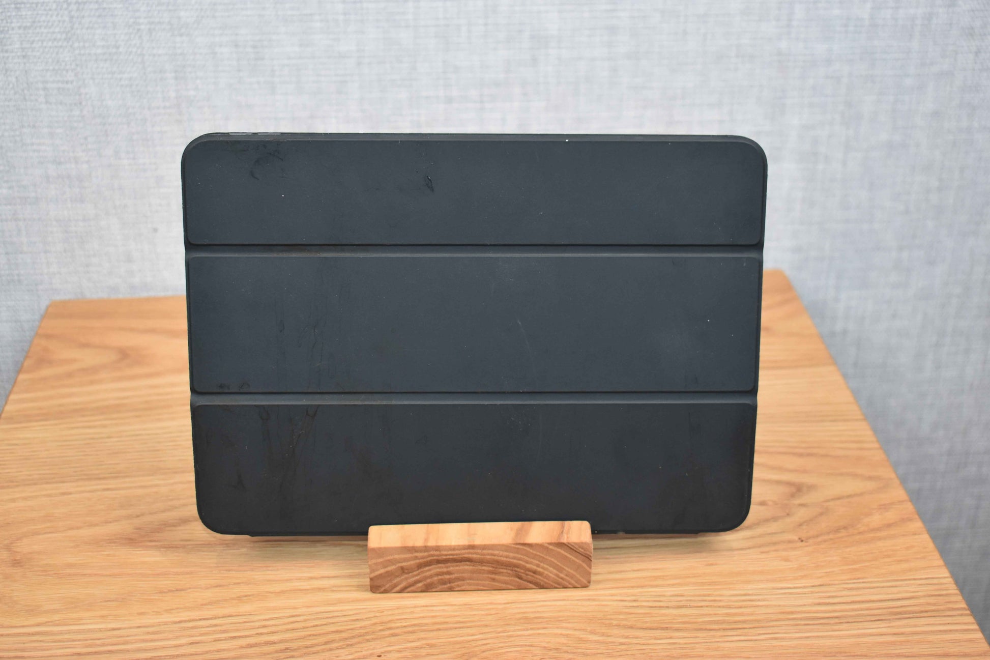 Ash Tablet Stand
