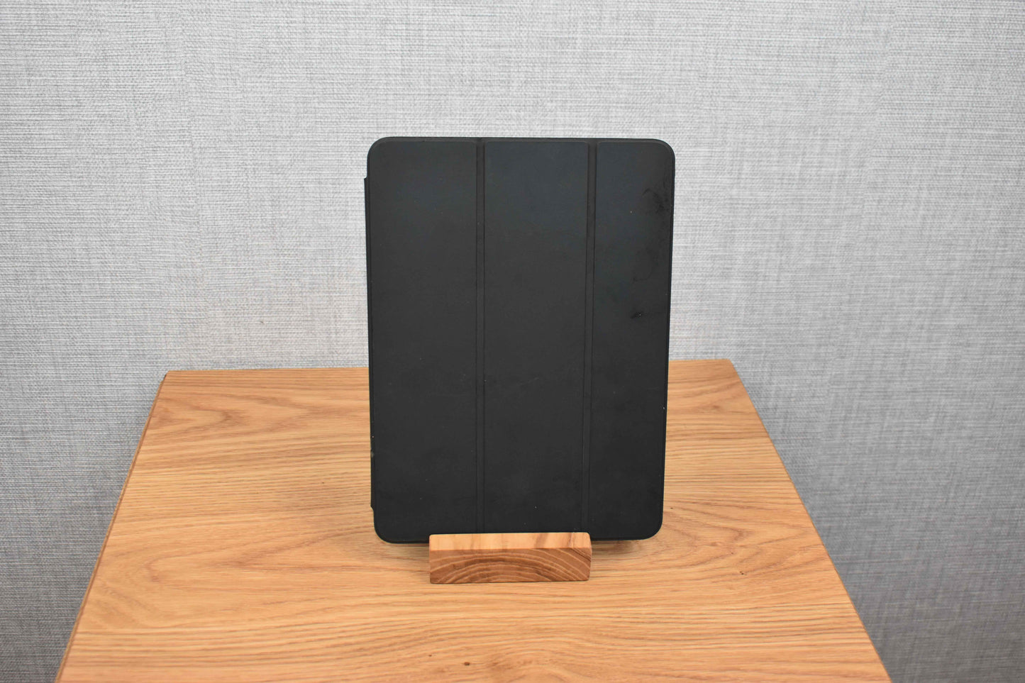 Ash Tablet Stand