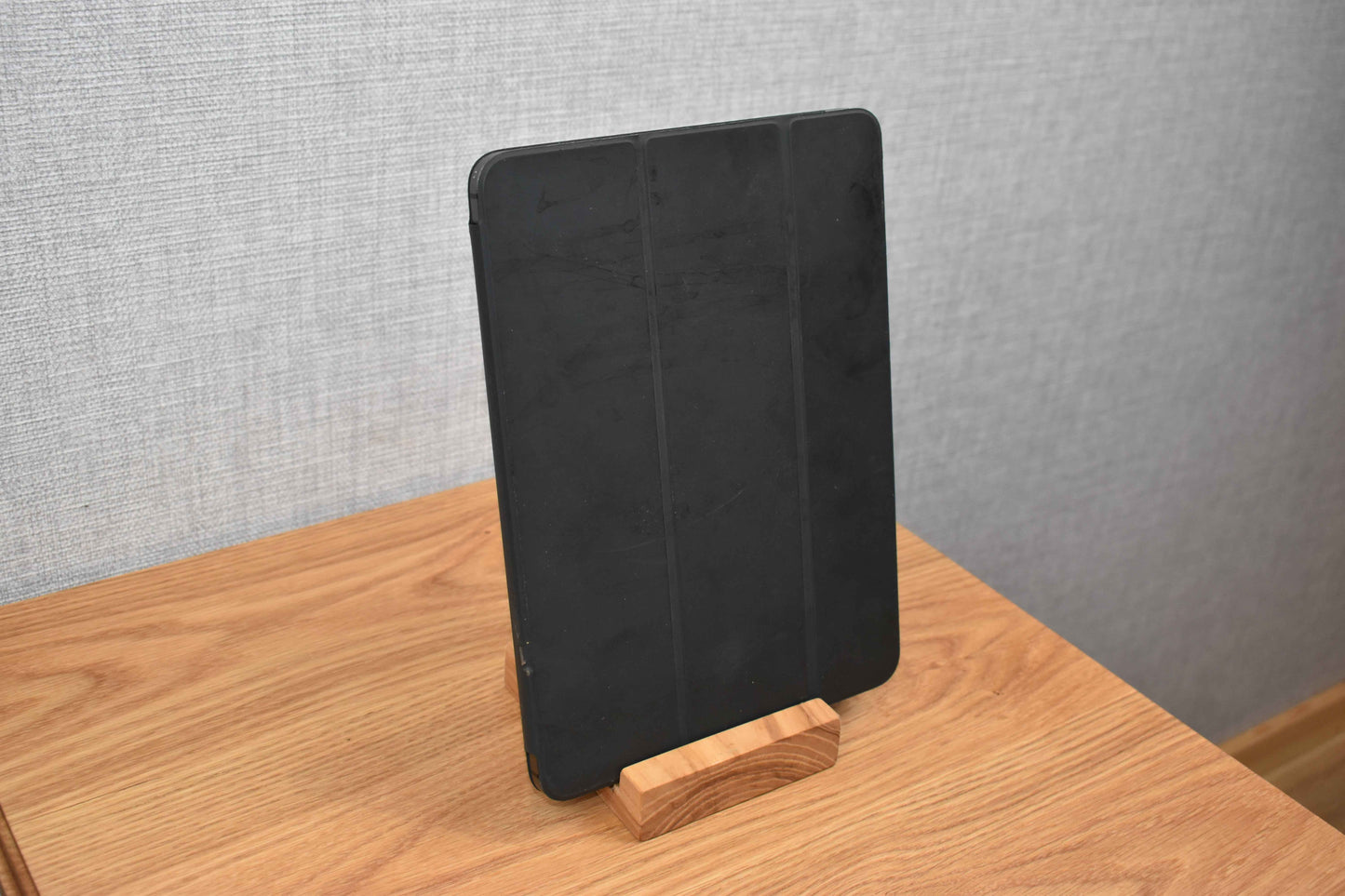 Ash Tablet Stand