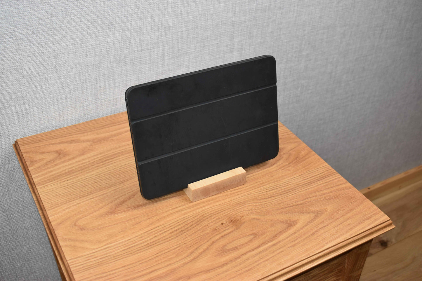 Maple Tablet Stand